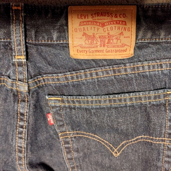 Women Levis jeans - Picture 4 of 4